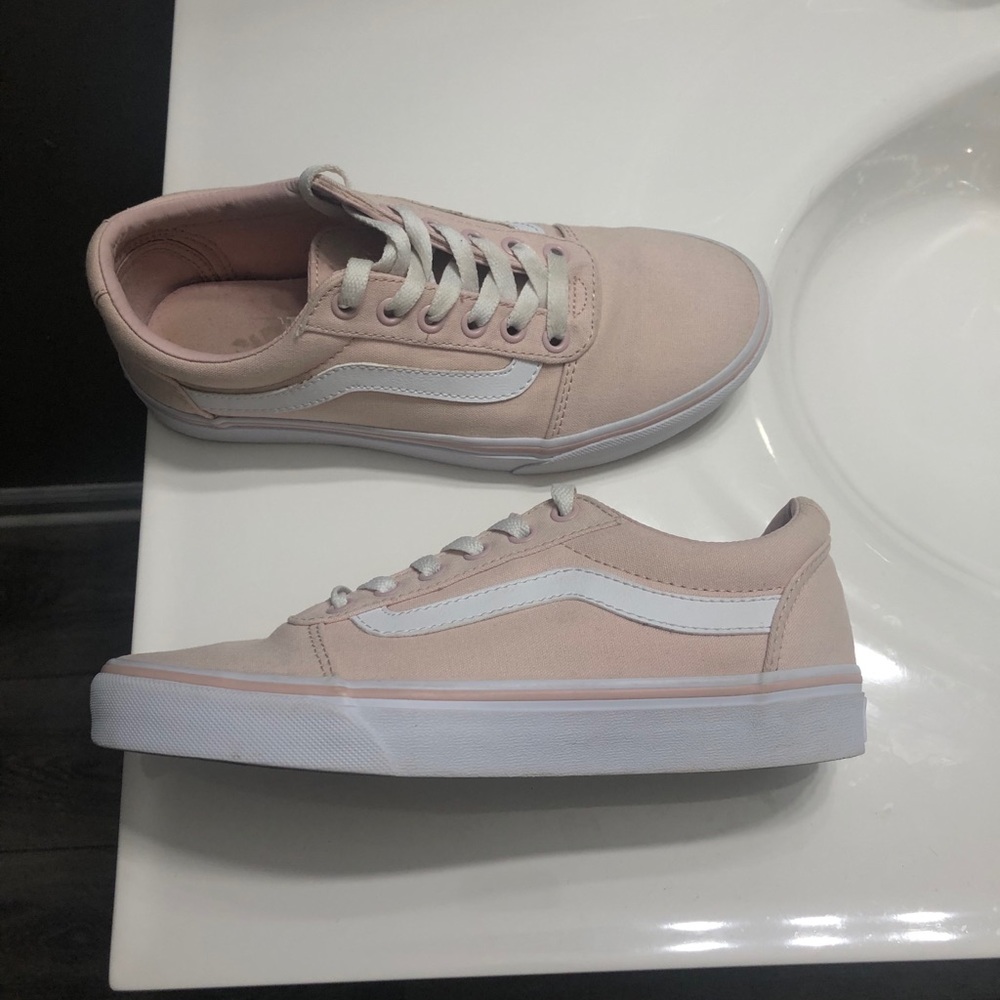 SOLD❌❌❌Women’s Vans Lowtop Light Pink Size 7